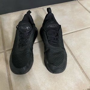 Black tennis shoe